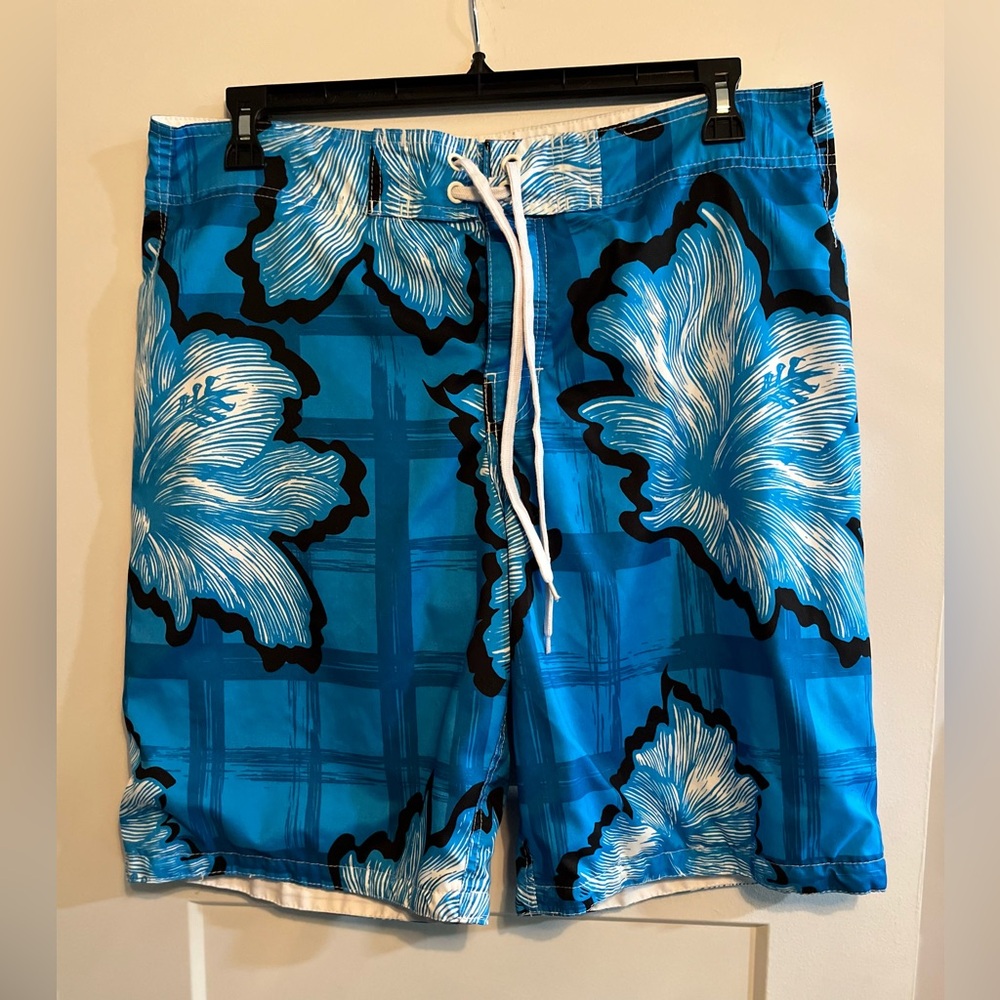 Vibrant Blue Floral Men's Board Shorts